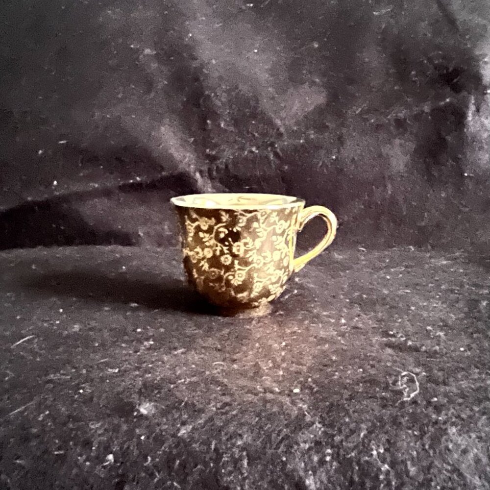 4 - Vintage 22kt Hand Painted Demitasse Cups w/Saucers - Picture 2 of 11
